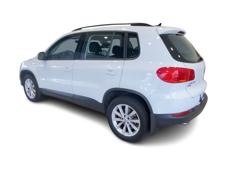 Thumbnail: 2017 Volkswagen Tiguan - 4