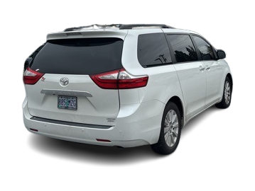 Thumbnail: 2015 Toyota Sienna - 14