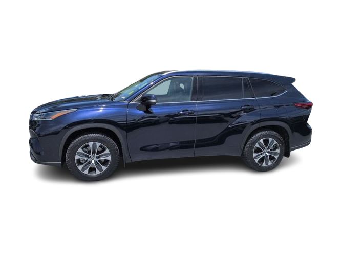 Thumbnail: 2021 Toyota Highlander - 3