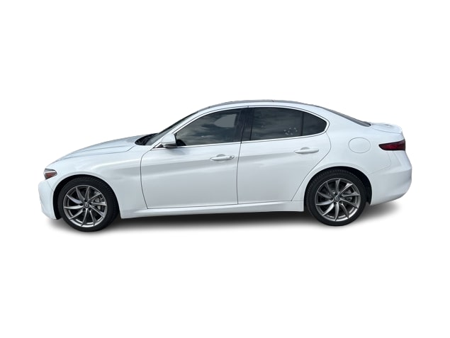 Thumbnail: 2017 Alfa Romeo Giulia - 3