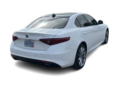 Thumbnail: 2017 Alfa Romeo Giulia - 12