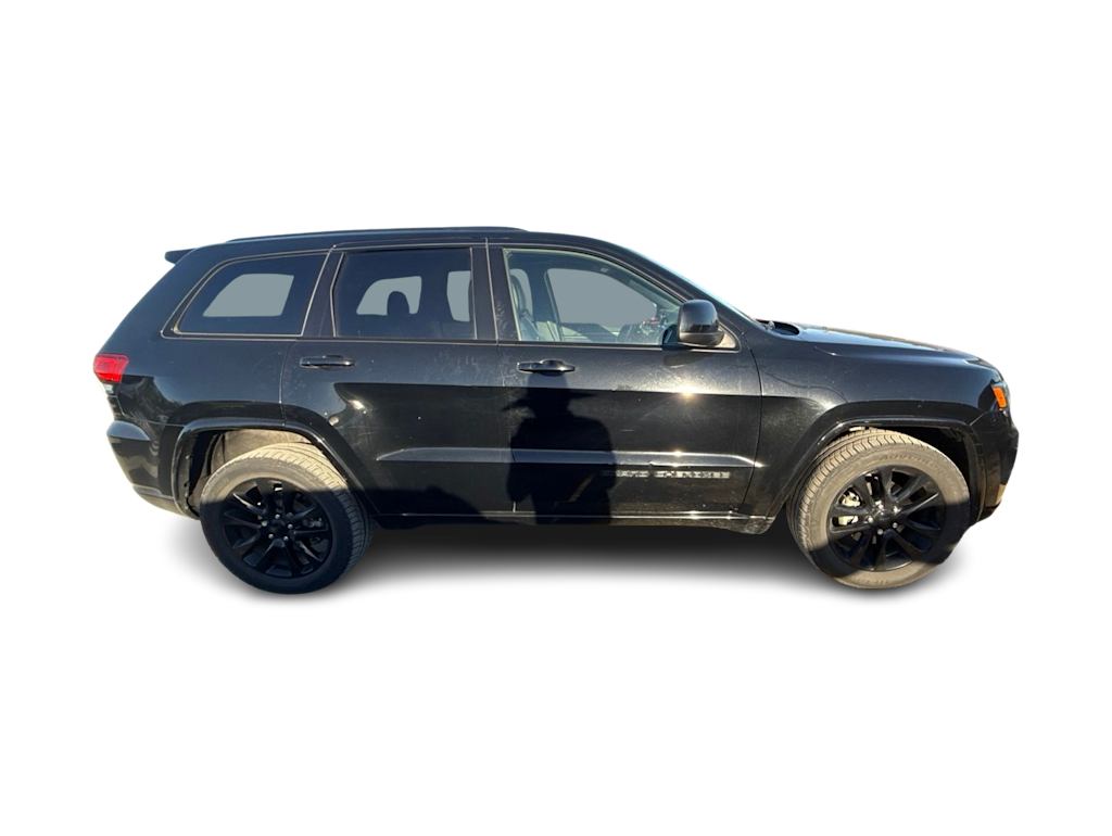 Thumbnail: 2017 Jeep Grand Cherokee - 15