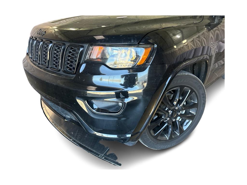Thumbnail: 2018 Jeep Grand Cherokee - 17