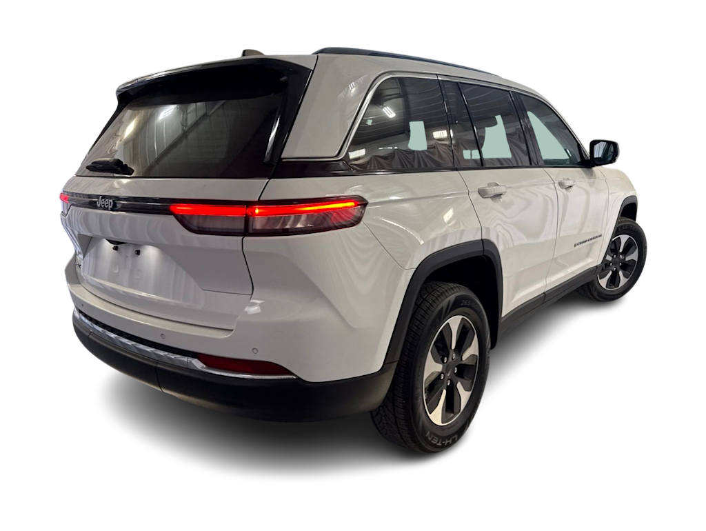 Thumbnail: 2024 Jeep Grand Cherokee - 16