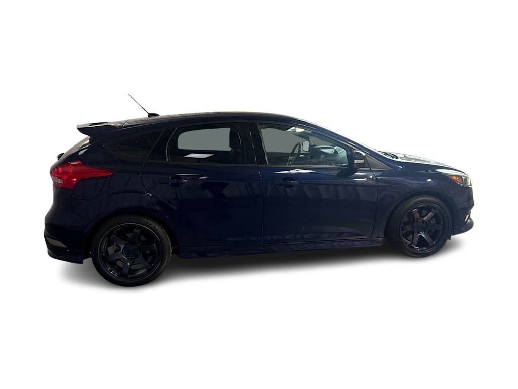 Thumbnail: 2017 Ford Focus - 16
