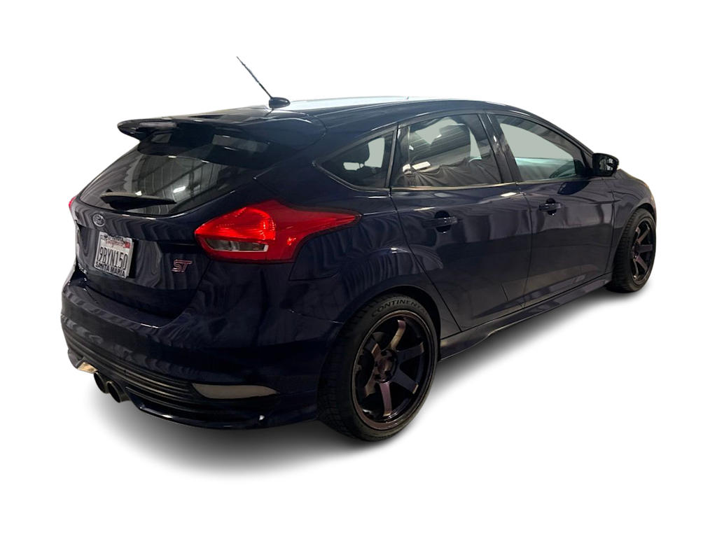 Thumbnail: 2017 Ford Focus - 17