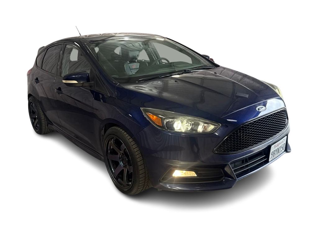 Thumbnail: 2017 Ford Focus - 15