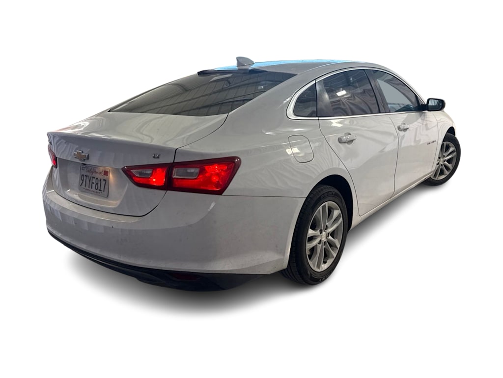 Thumbnail: 2018 Chevrolet Malibu - 17