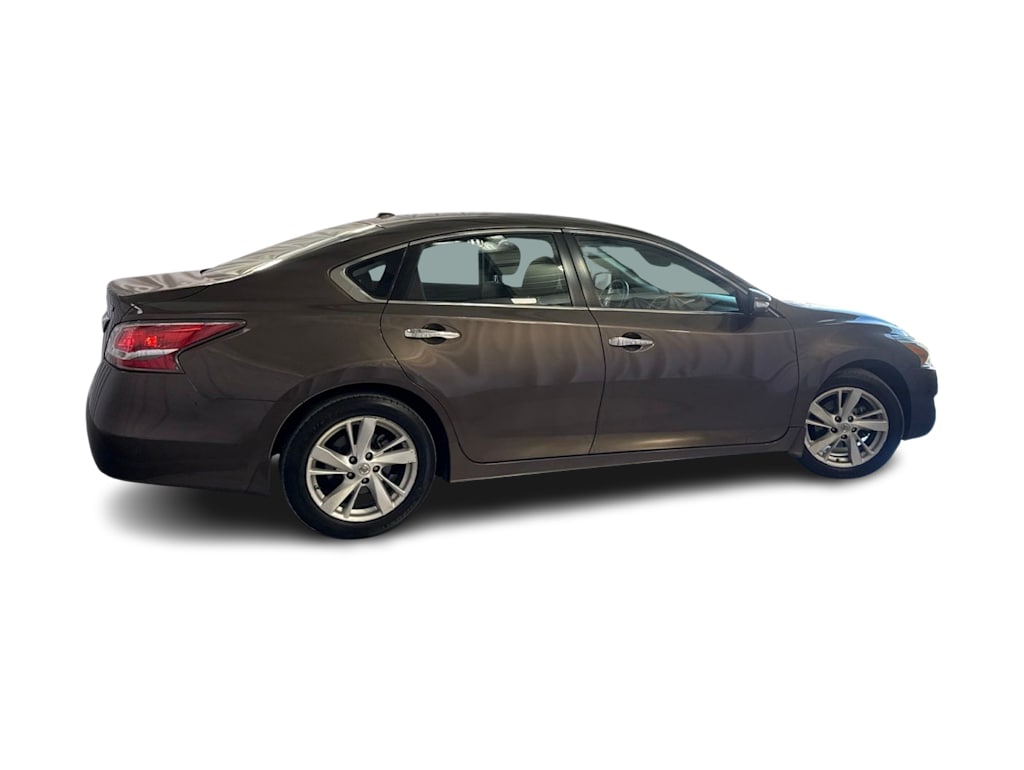 Thumbnail: 2015 Nissan Altima - 14