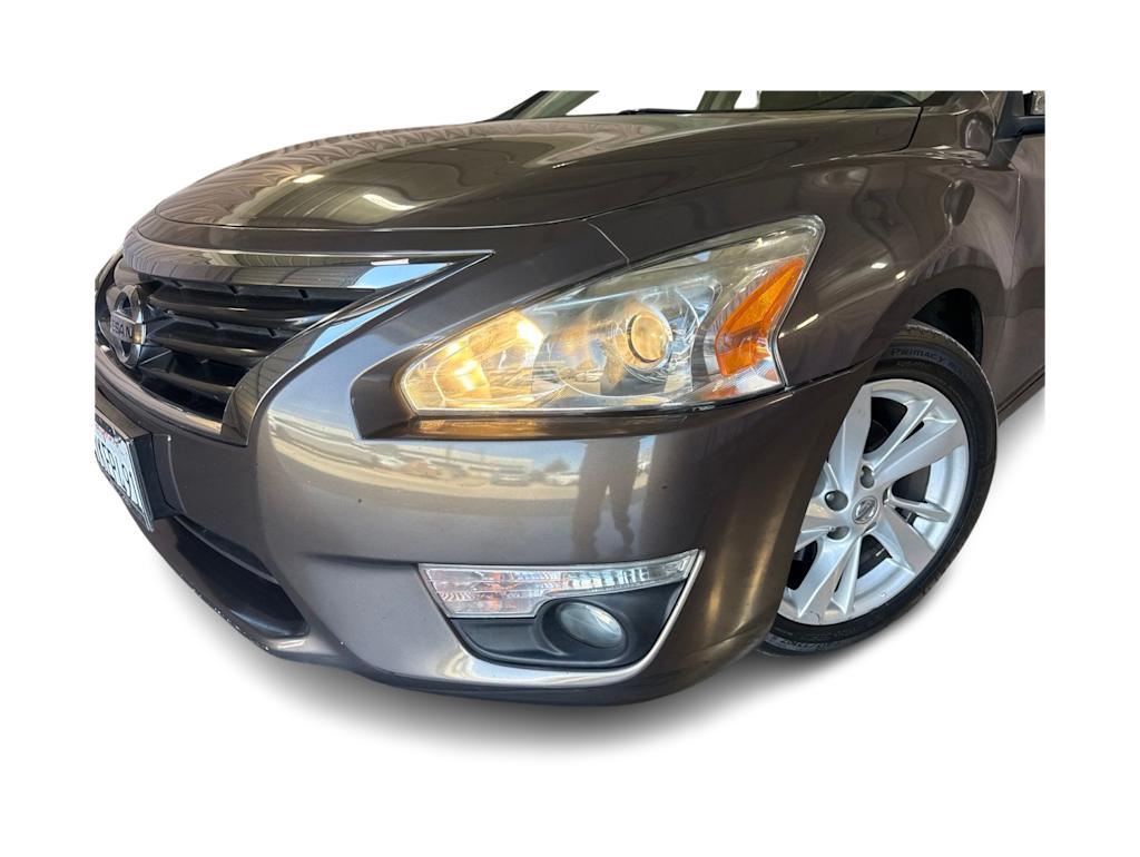 Thumbnail: 2015 Nissan Altima - 16