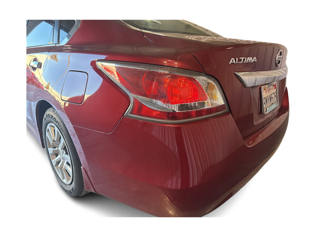 Thumbnail: 2015 Nissan Altima - 18