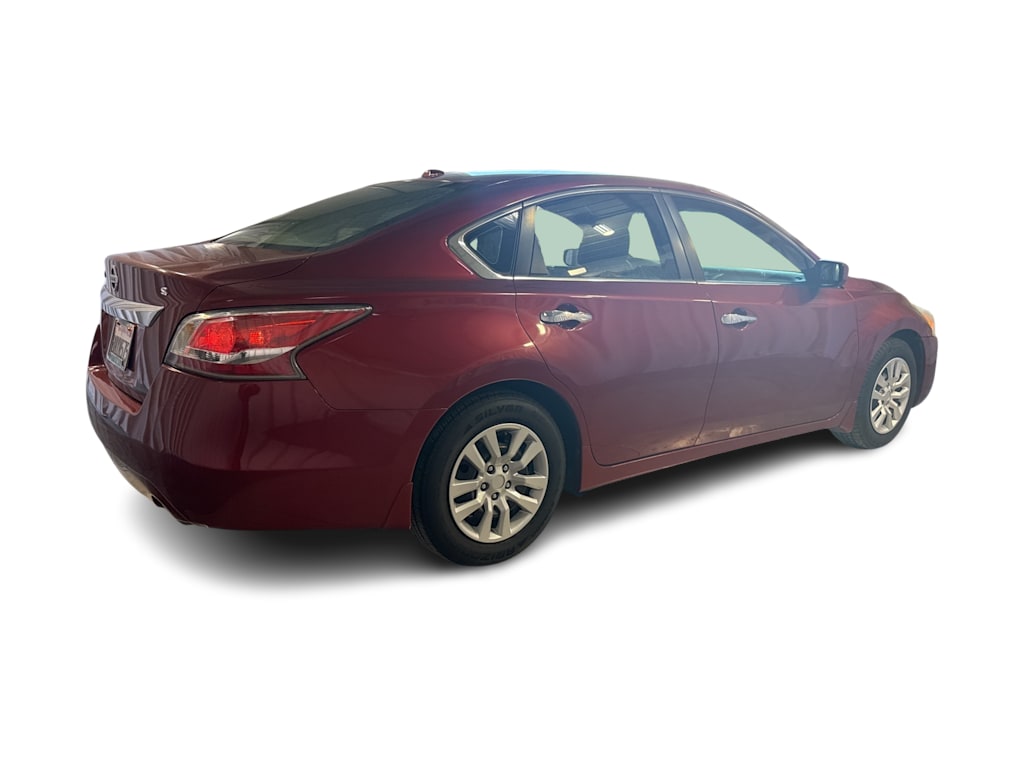 Thumbnail: 2015 Nissan Altima - 16