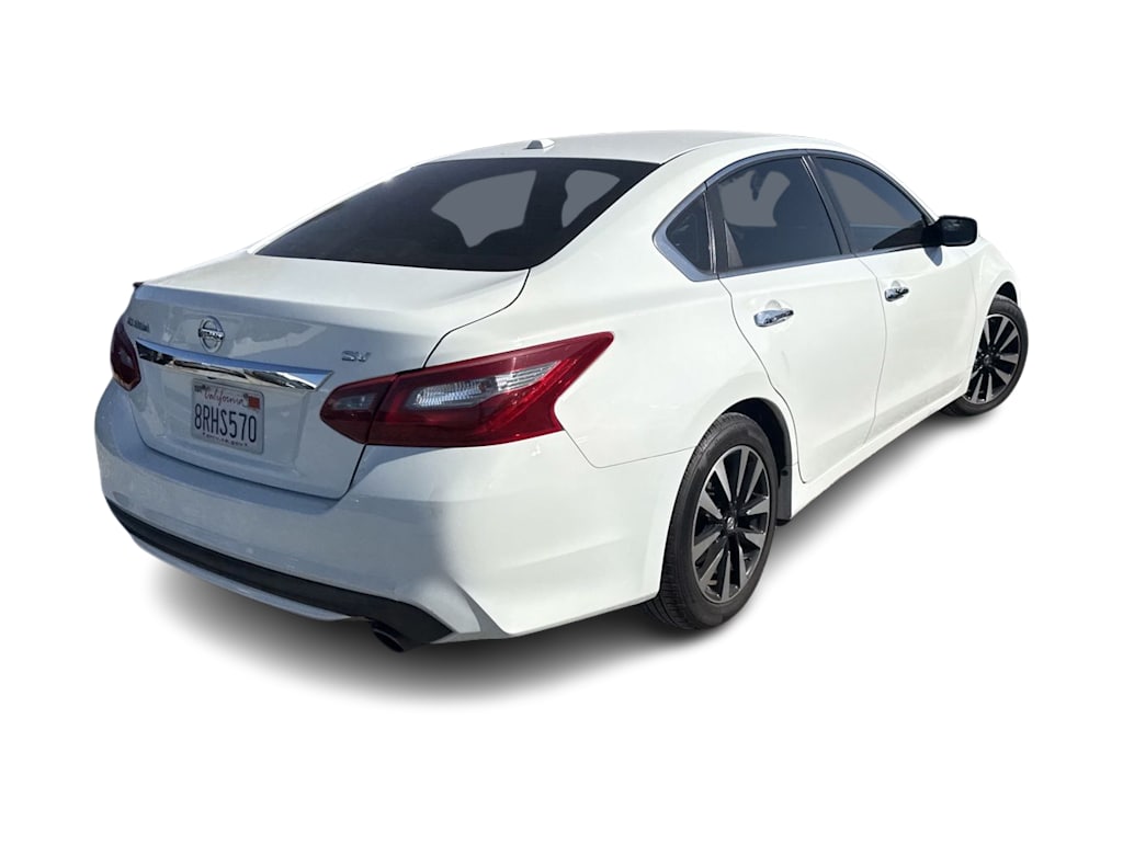 Thumbnail: 2018 Nissan Altima - 17