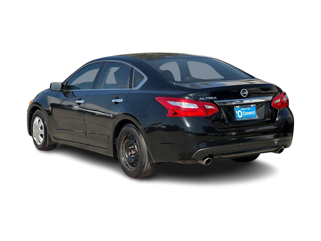 Thumbnail: 2016 Nissan Altima - 4