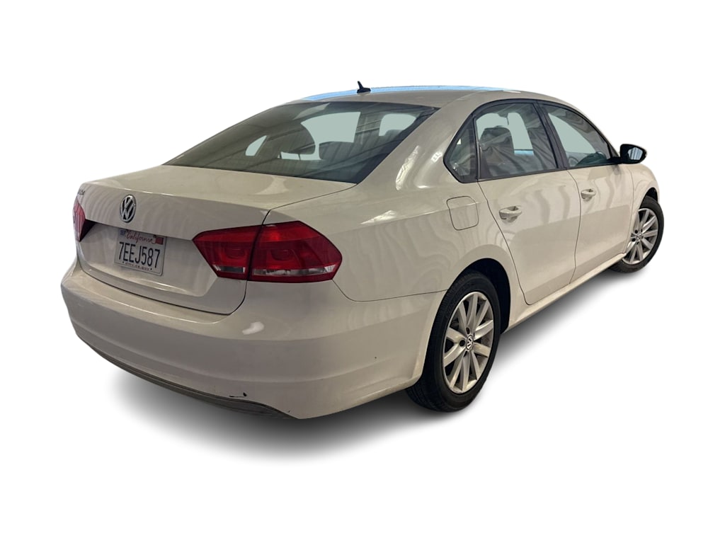 Thumbnail: 2012 Volkswagen Passat - 16