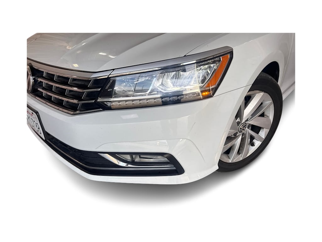 Thumbnail: 2018 Volkswagen Passat - 18