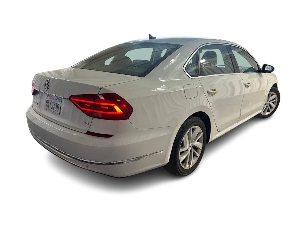 Thumbnail: 2018 Volkswagen Passat - 17