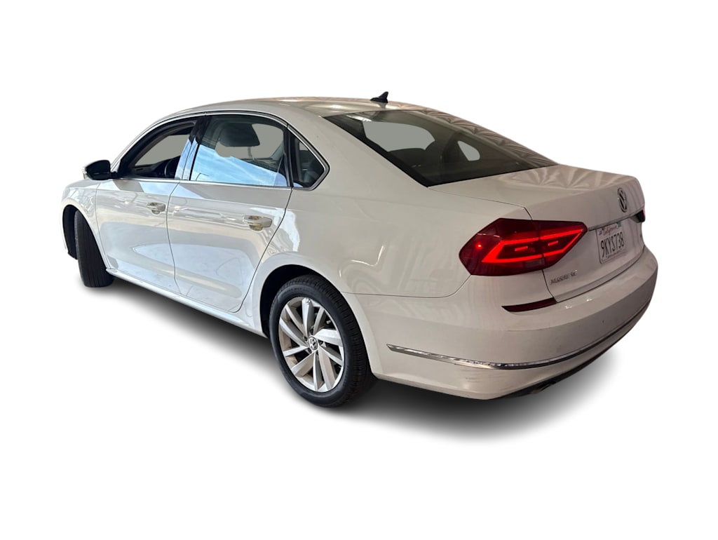 Thumbnail: 2018 Volkswagen Passat - 4