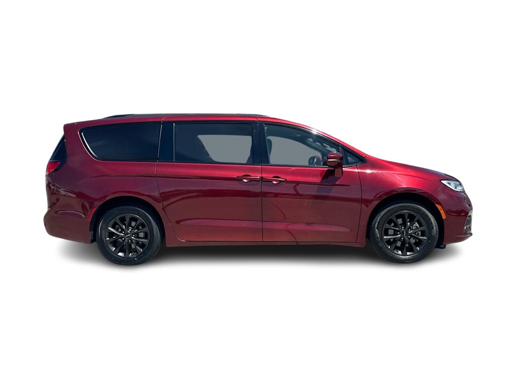Thumbnail: 2021 Chrysler Pacifica - 18