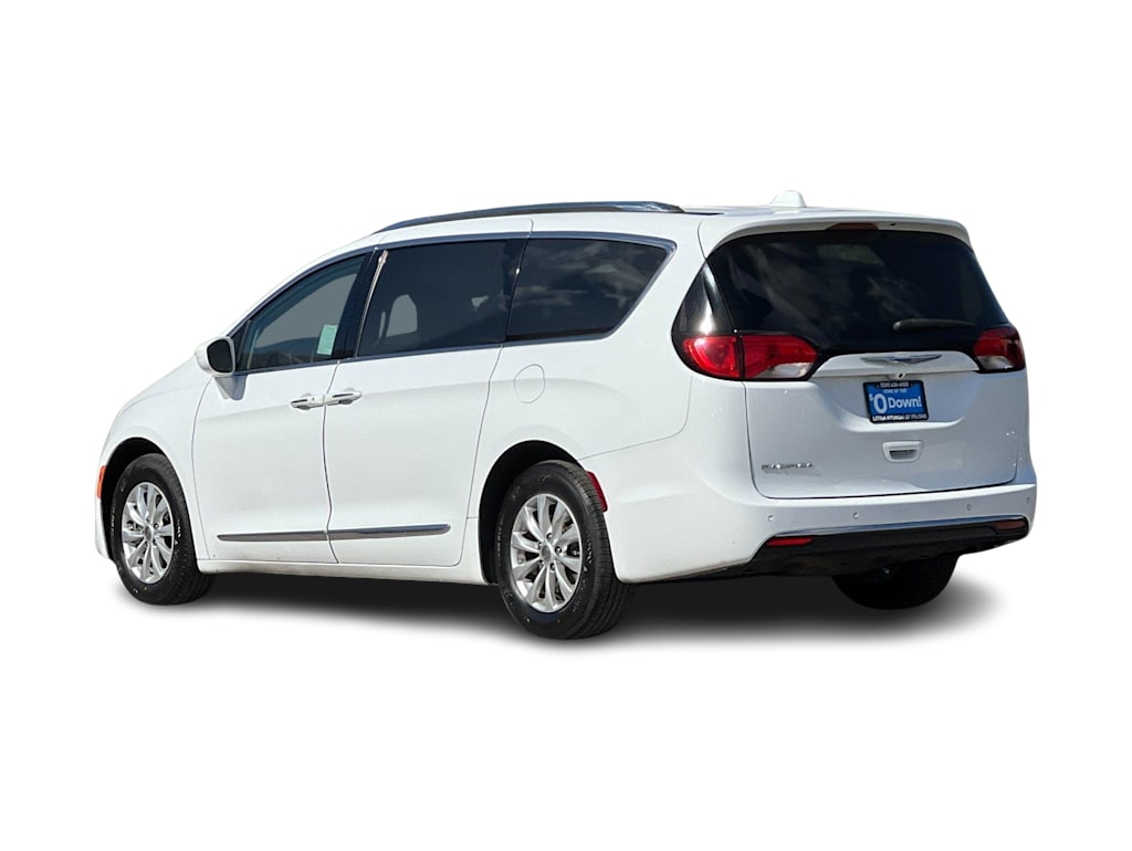 Thumbnail: 2019 Chrysler Pacifica - 4