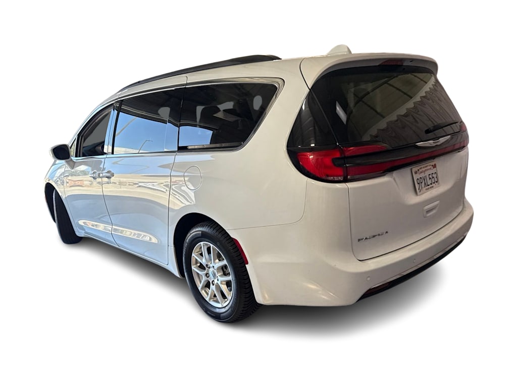 Thumbnail: 2022 Chrysler Pacifica - 4