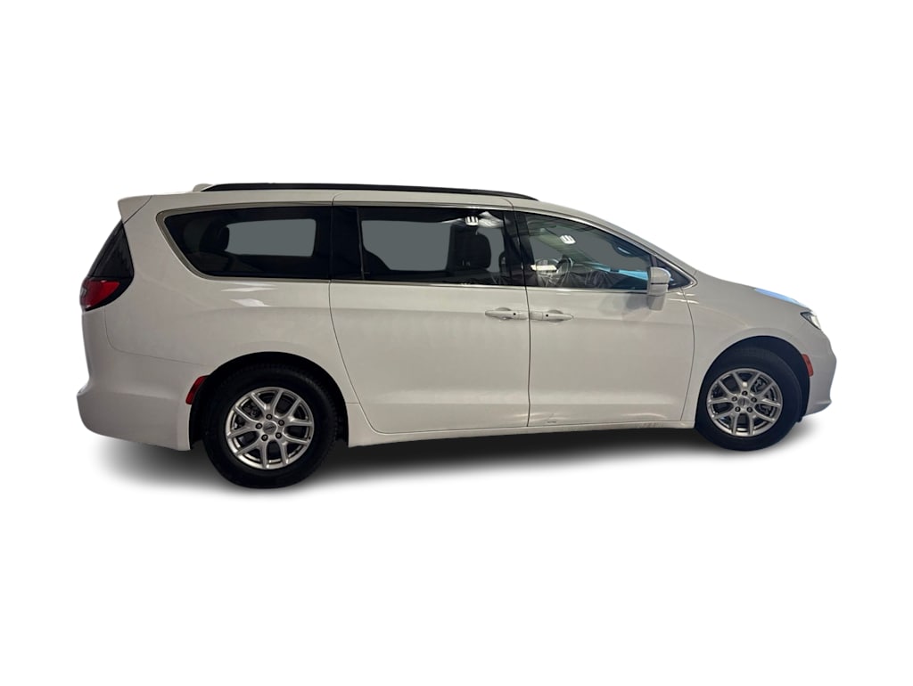 Thumbnail: 2022 Chrysler Pacifica - 17