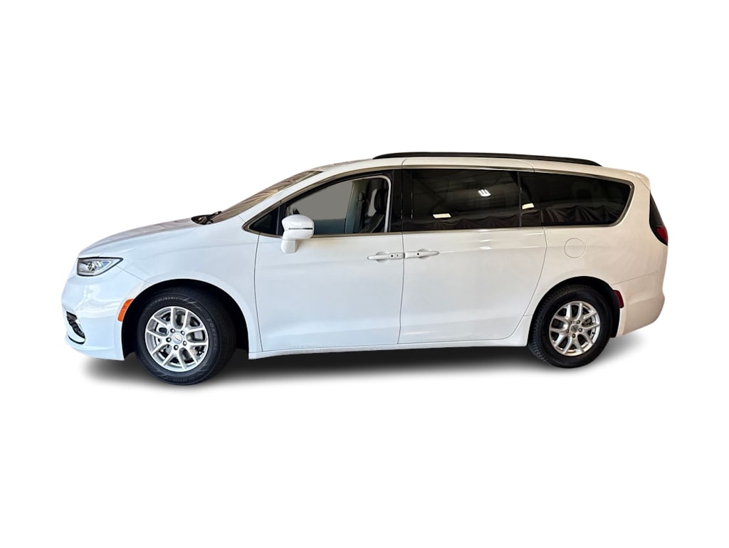 Thumbnail: 2022 Chrysler Pacifica - 3