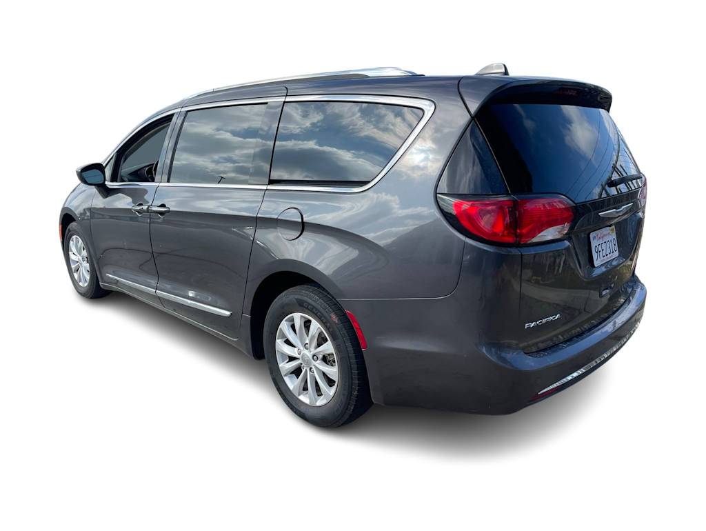 2019 Chrysler Pacifica Touring L 4