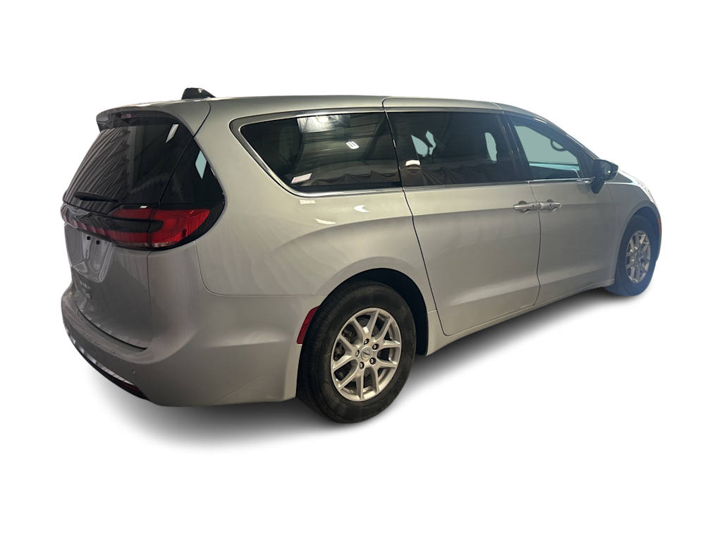 Thumbnail: 2024 Chrysler Pacifica - 16