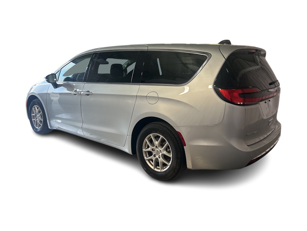 Thumbnail: 2024 Chrysler Pacifica - 3