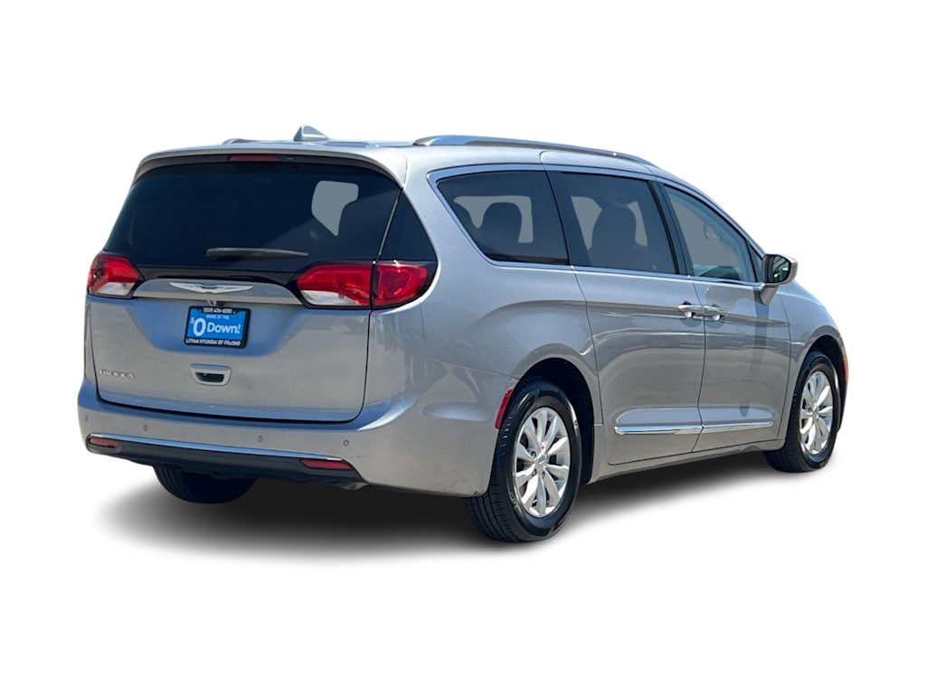 Thumbnail: 2019 Chrysler Pacifica - 17