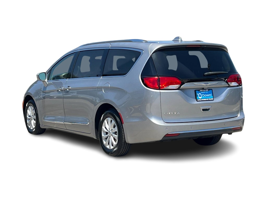 Thumbnail: 2019 Chrysler Pacifica - 4
