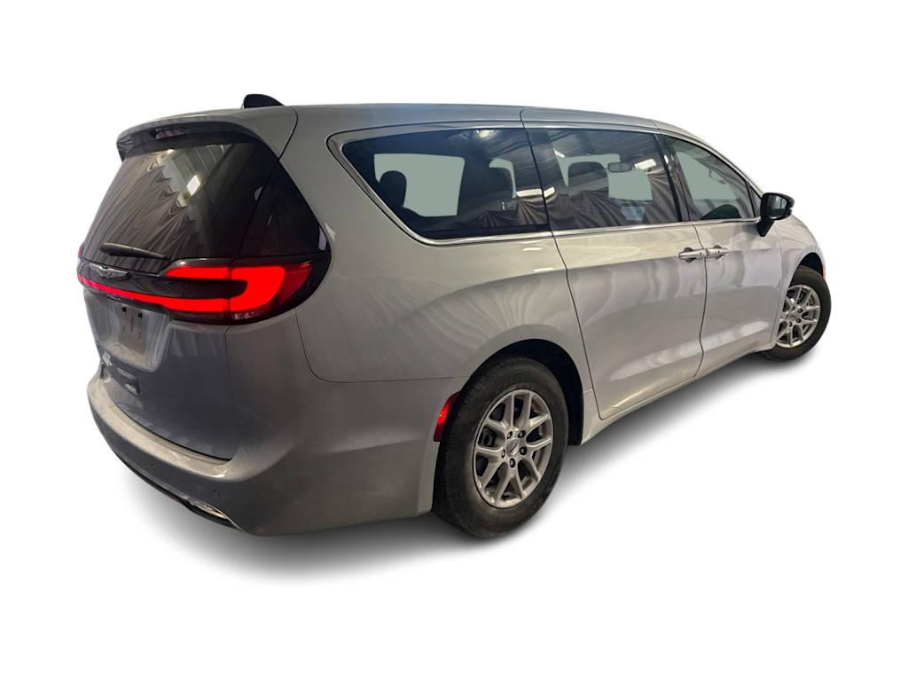Thumbnail: 2024 Chrysler Pacifica - 17