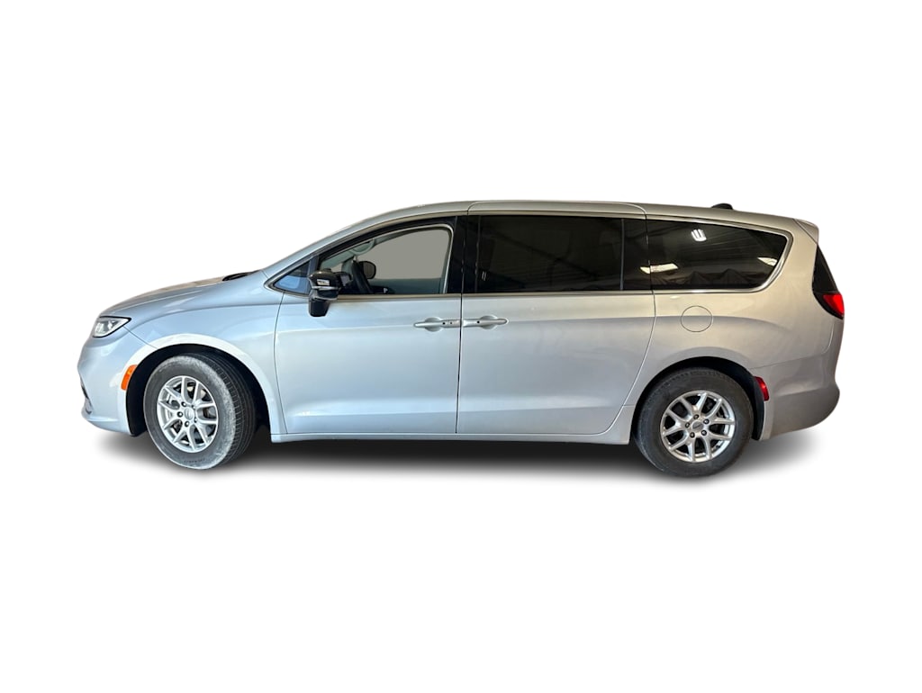 Thumbnail: 2024 Chrysler Pacifica - 3