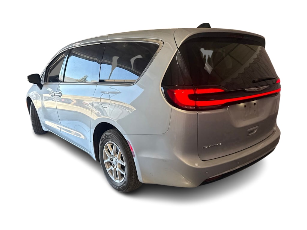 Thumbnail: 2024 Chrysler Pacifica - 4