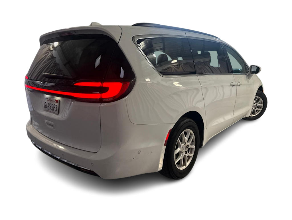 Thumbnail: 2022 Chrysler Pacifica - 17