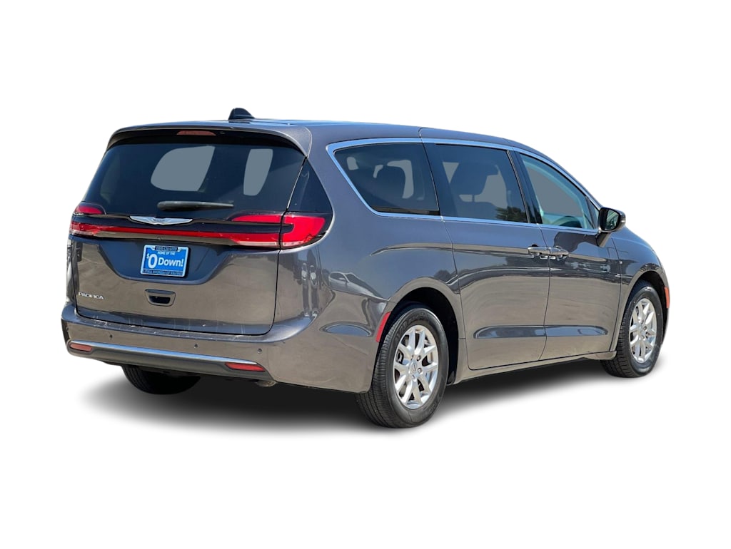 Thumbnail: 2023 Chrysler Pacifica - 18