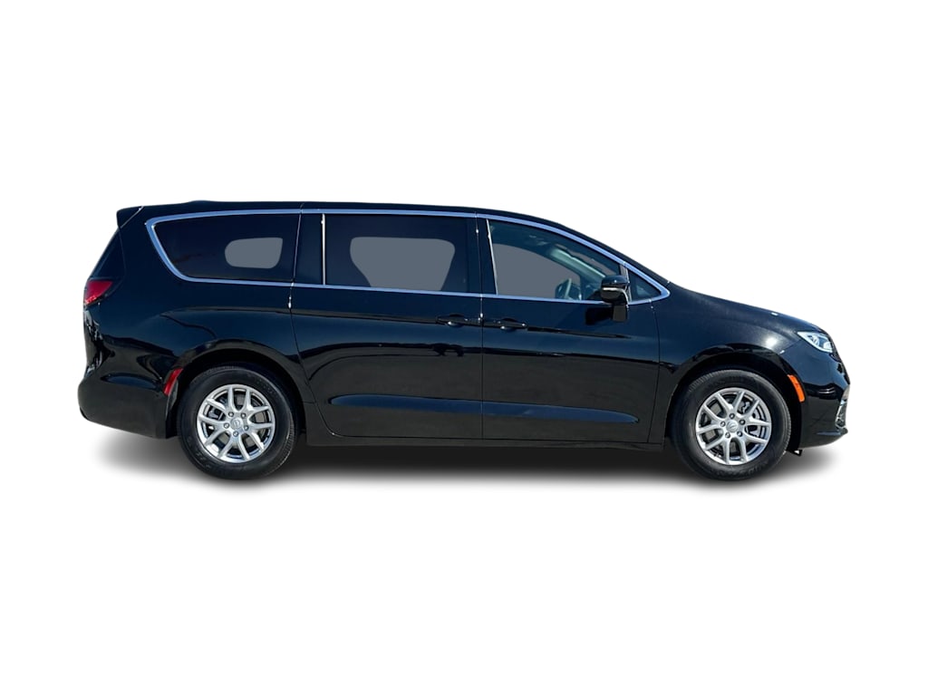 Thumbnail: 2026 Chrysler Pacifica - 18