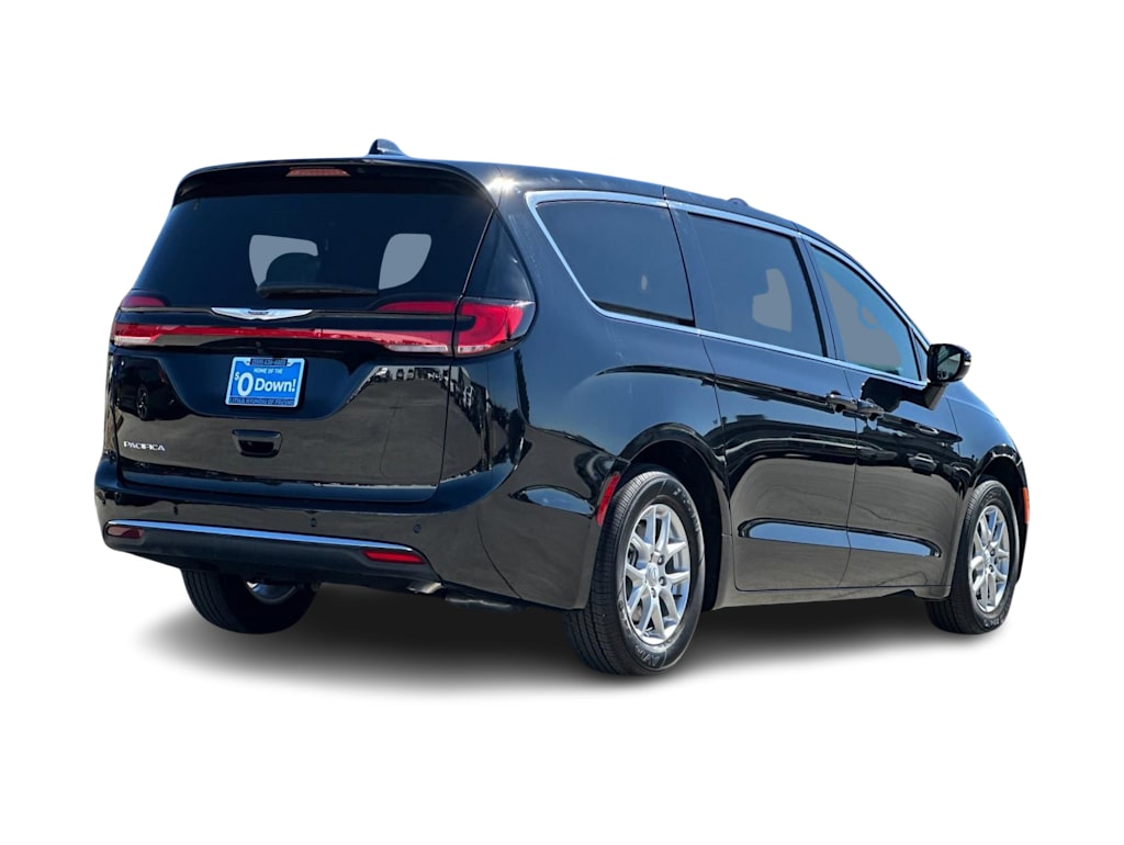 Thumbnail: 2026 Chrysler Pacifica - 17