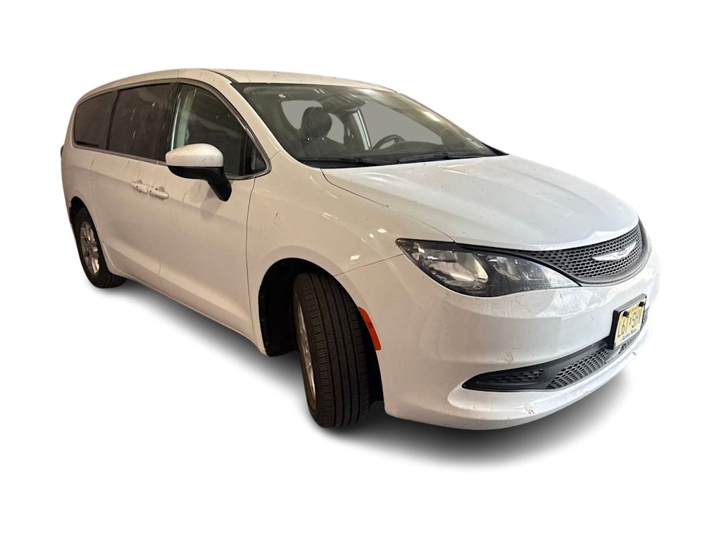 Thumbnail: 2023 Chrysler Voyager - 16