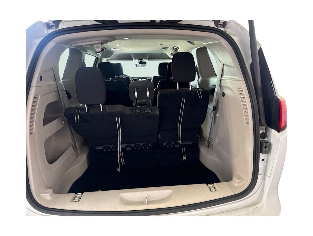Thumbnail: 2023 Chrysler Voyager - 14