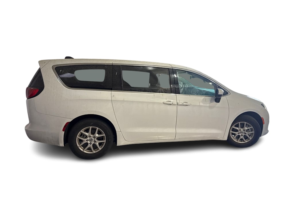 Thumbnail: 2023 Chrysler Voyager - 17