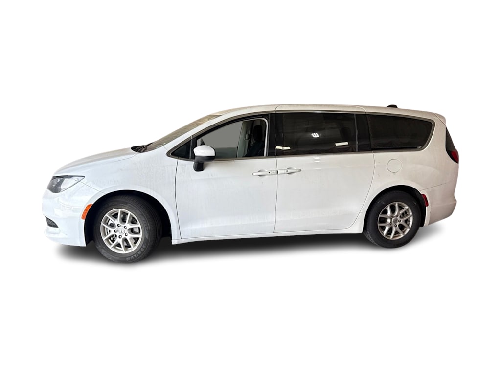 Thumbnail: 2023 Chrysler Voyager - 3