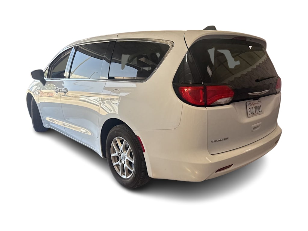 Thumbnail: 2023 Chrysler Voyager - 3
