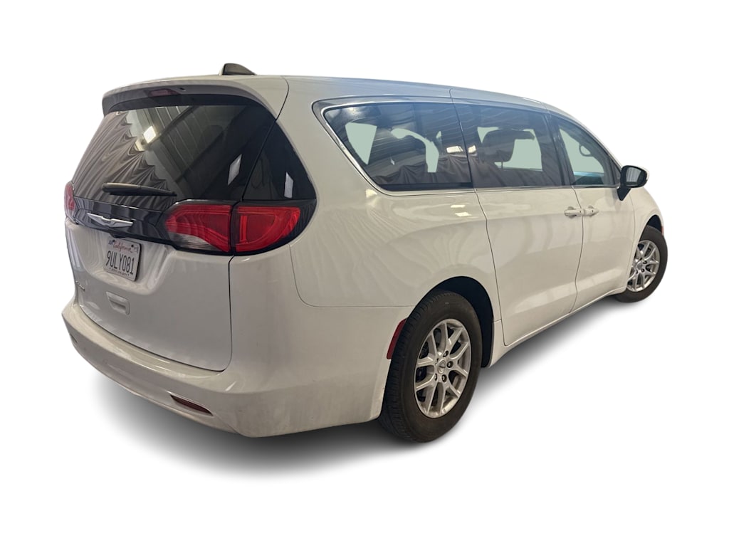 Thumbnail: 2023 Chrysler Voyager - 16