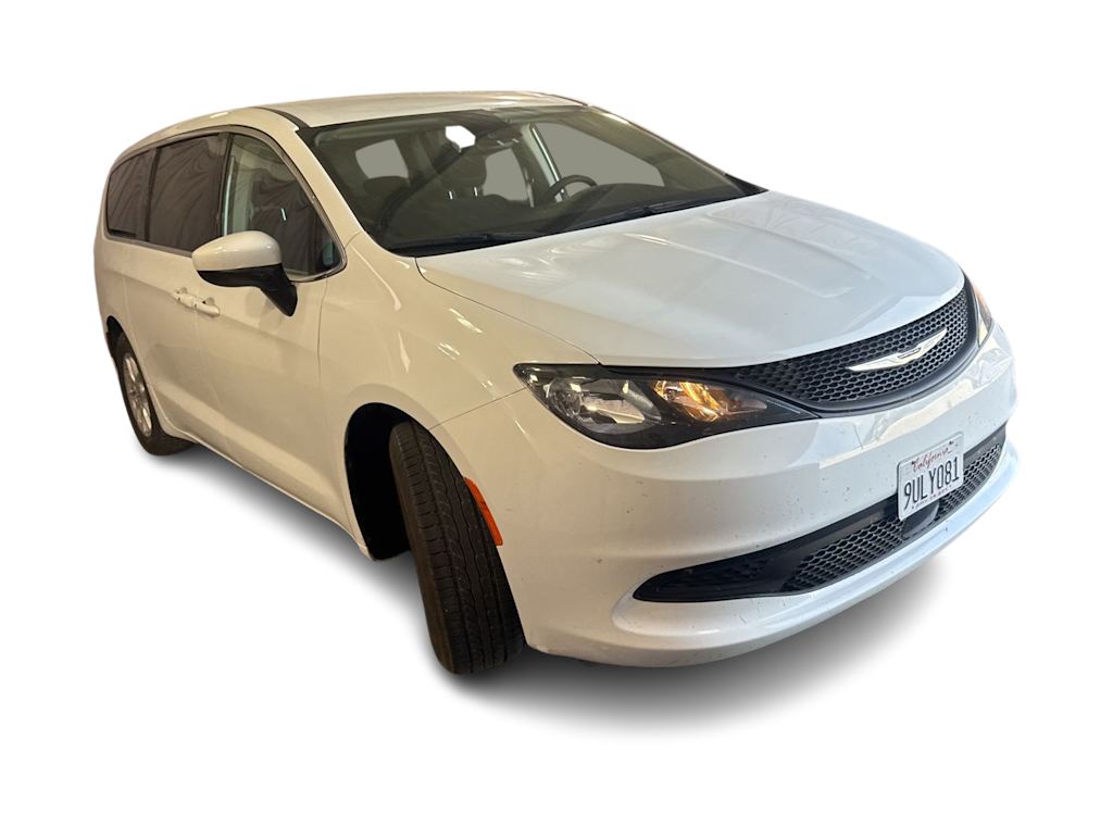 Thumbnail: 2023 Chrysler Voyager - 14
