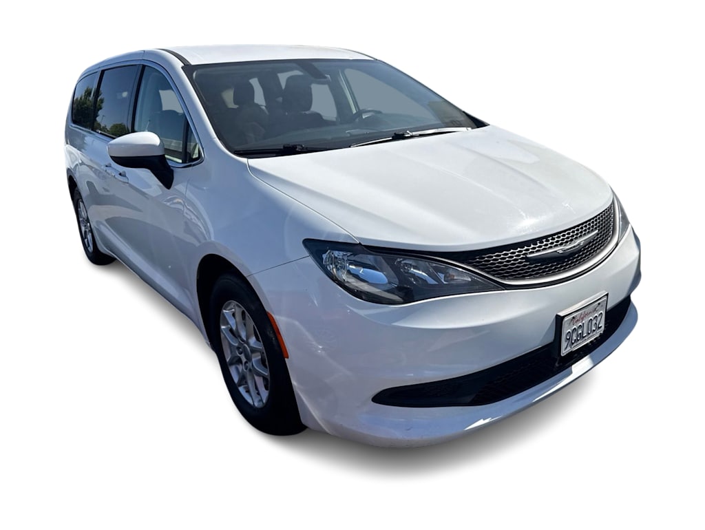 Thumbnail: 2022 Chrysler Voyager - 16