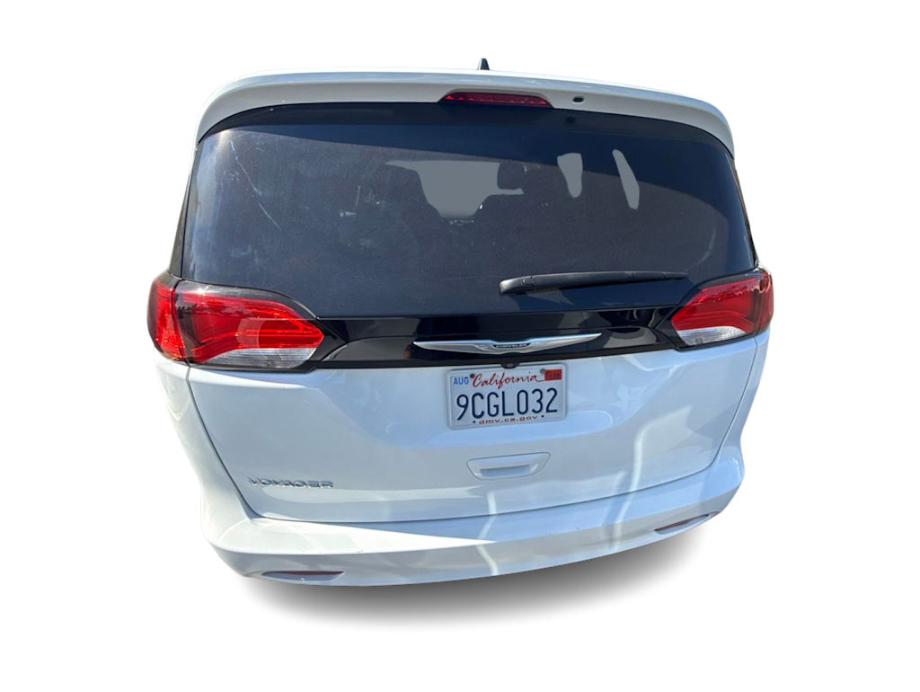 Thumbnail: 2022 Chrysler Voyager - 5