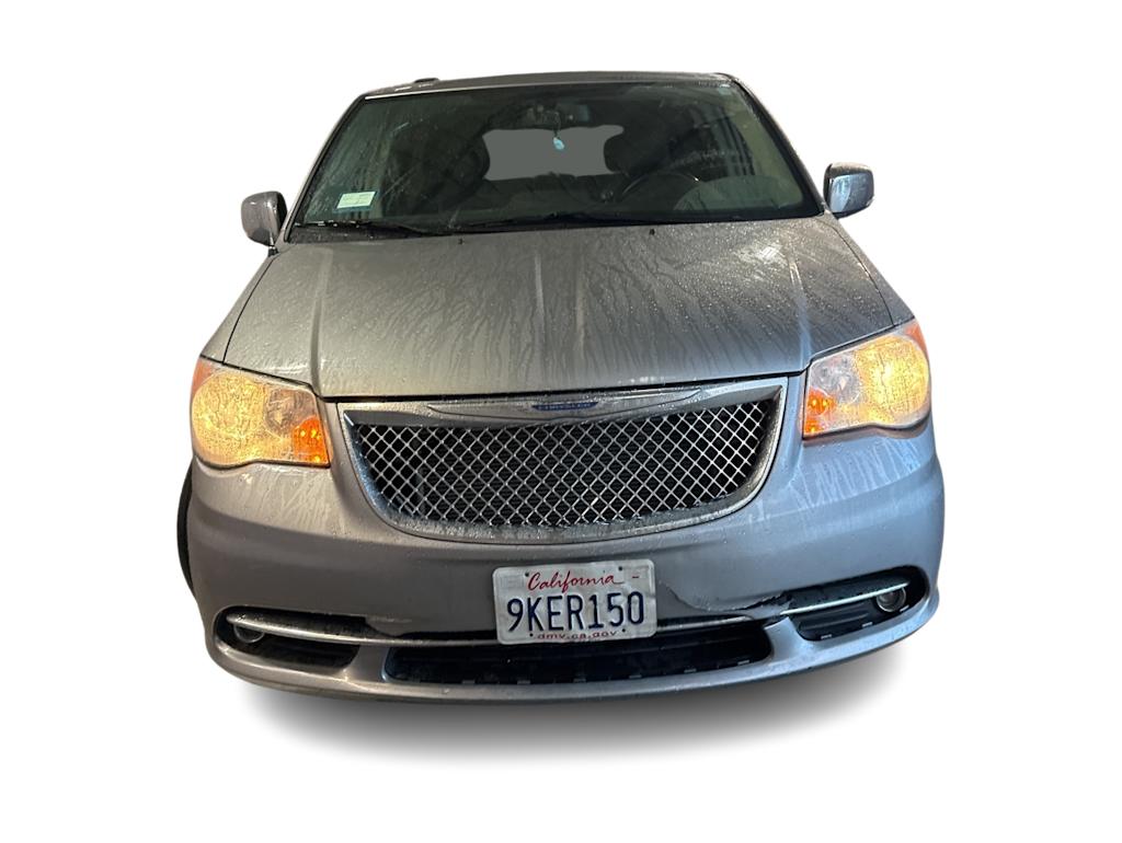 Thumbnail: 2016 Chrysler Town & Country - 5