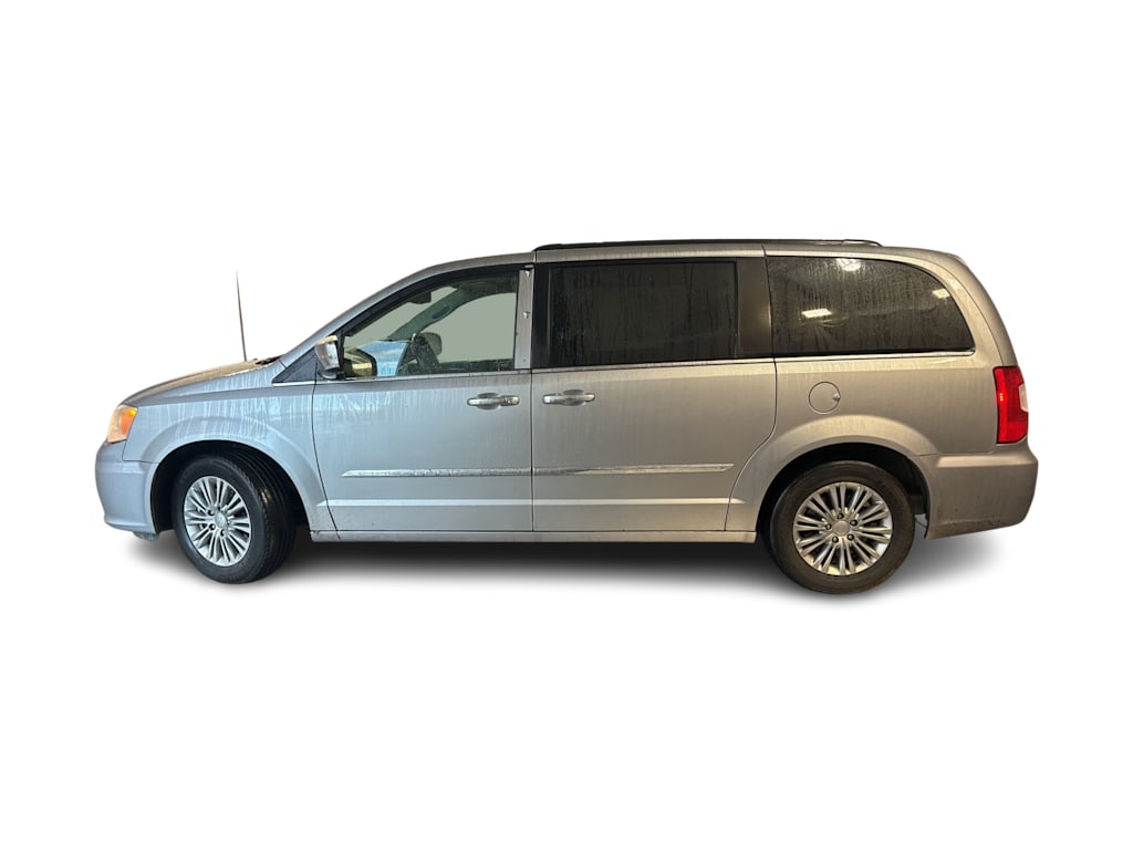 Thumbnail: 2016 Chrysler Town & Country - 2